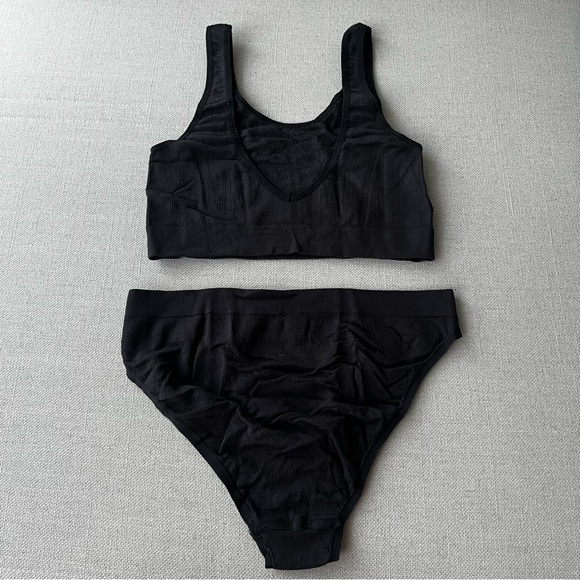 OUT FROM UNDER Black Markie Soft Seamless Ribbed Set - Picture 6 of 10